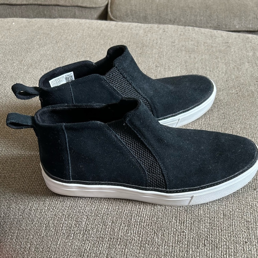 Women’s TOMS Black Slip-On Suede High-Top Sneakers Booties size 10